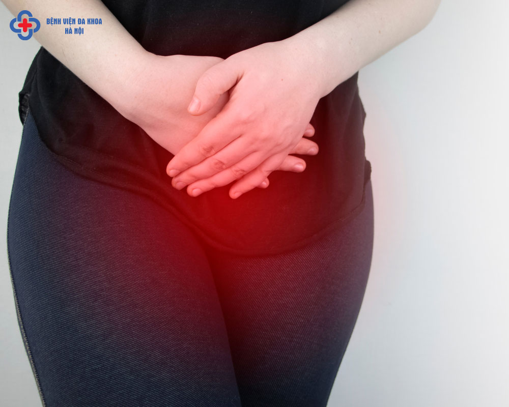 Bị đau bụng dưới bên phải ở nữ do vấn đề phụ khoa