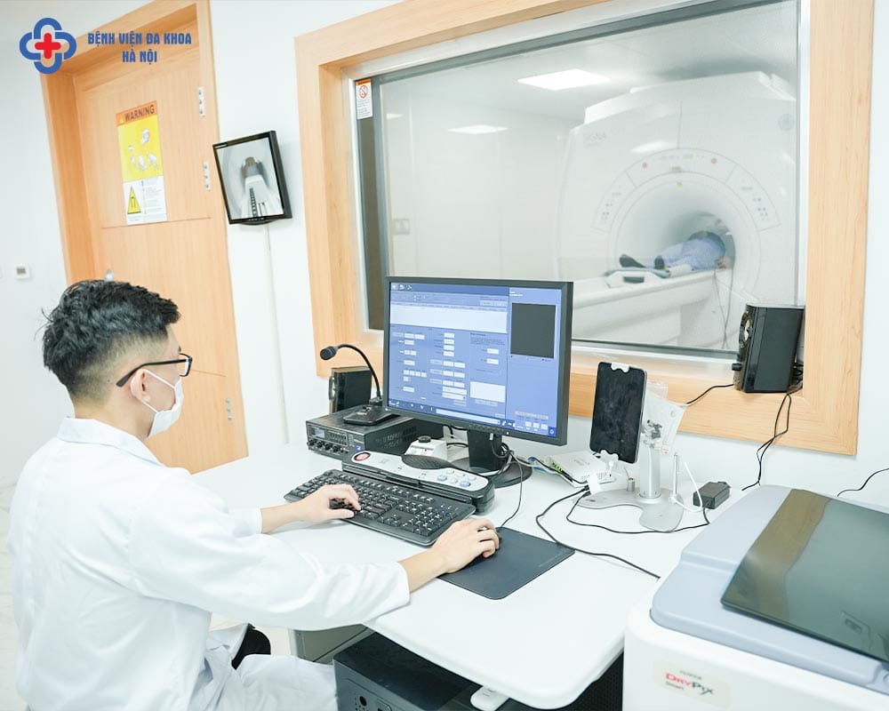 Khám chuyên gia khách hàng sẽ được khám với hệ thống máy móc hiện đại.