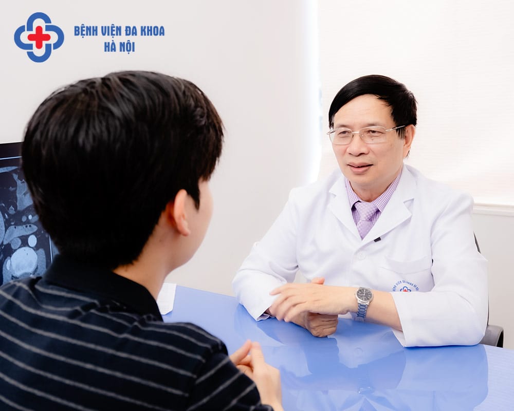 GS. TS. BS Cao Cấp Lê Trung Hải, Chủ tịch Hội Gan mật Việt Nam, Giám đốc chuyên môn BVĐK Hà Nội.