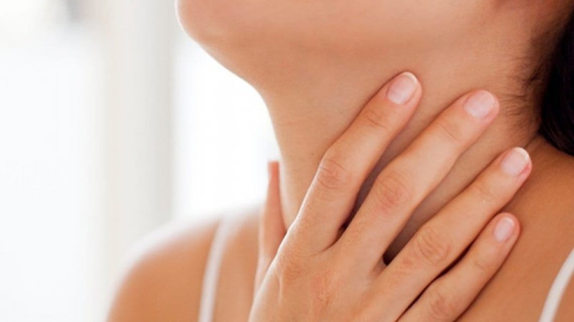 Bướu nhân tuyến giáp không có biểu hiện rõ ràng ở giai đoạn đầu