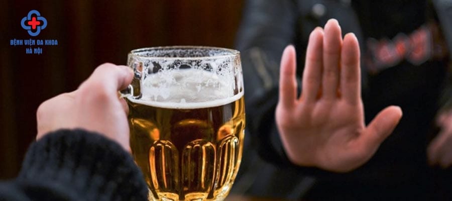 Nên kiêng các loại đồ uống có cồn Nên kiêng các loại đồ uống có cồn