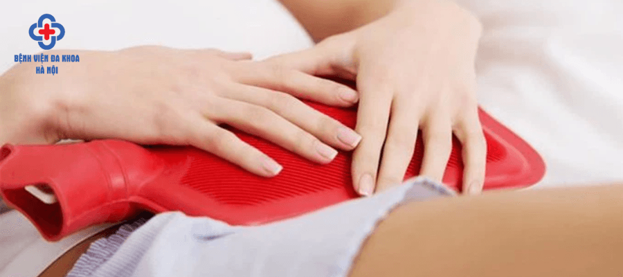 Chườm ấm có thể giúp bạn xoa dịu cơn đau