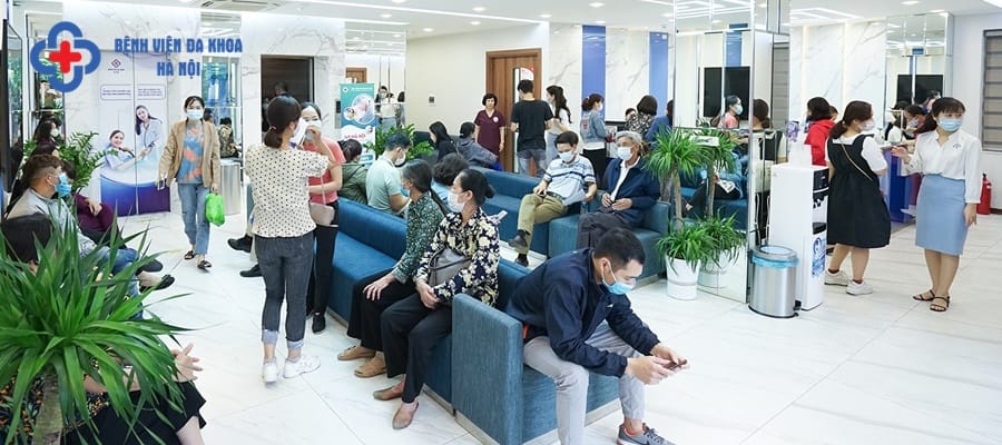 Bệnh nhân tin tưởng tới thăm khám tại Bệnh viện Đa khoa Hà Nội