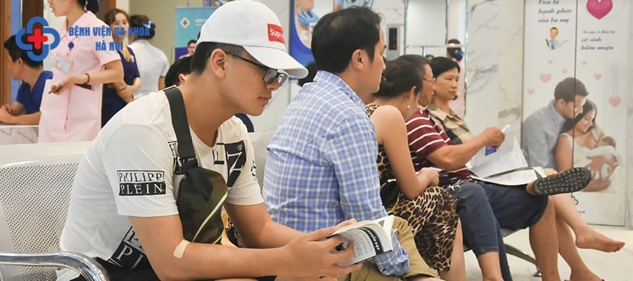Bệnh nhân tới điều trị tại Bệnh viện Đa khoa Hà Nội