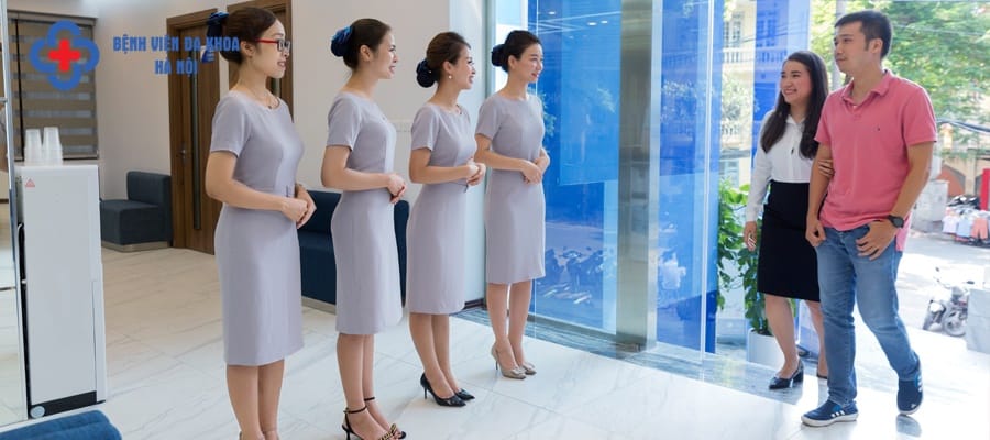 Bệnh nhân tới thăm khám tại Bệnh viện Đa khoa Hà Nội