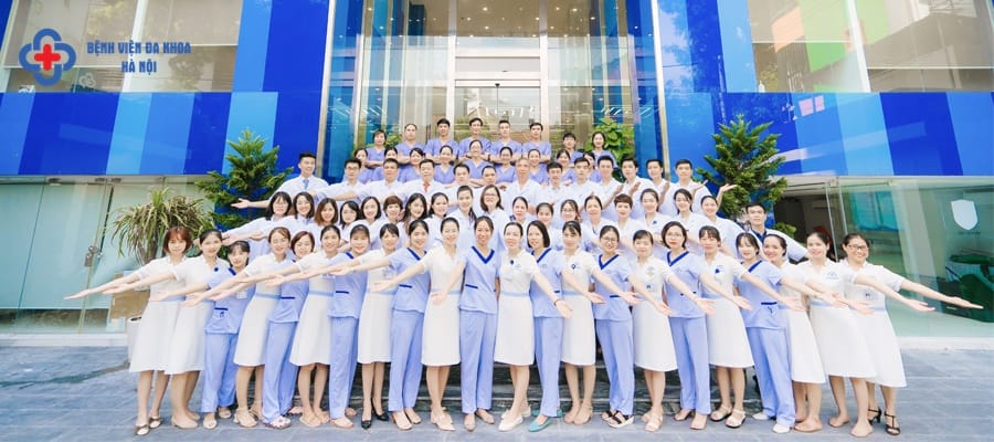 Tập thể y bác sĩ tại Bệnh viện Đa khoa Hà Nội