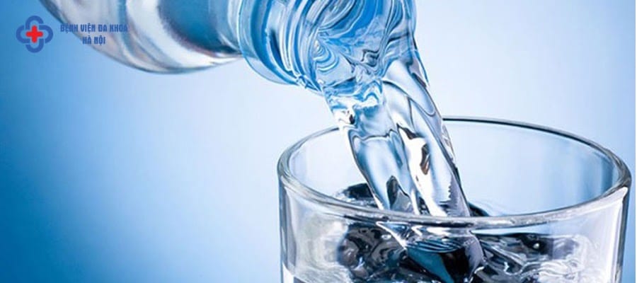 Nên tăng cường uống nhiều nước Nên tăng cường uống nhiều nước