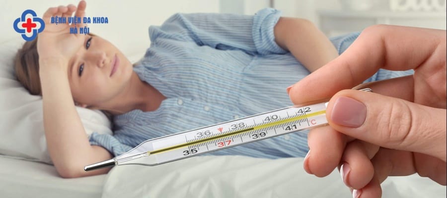 Biến chứng tại thận khiến người bệnh sốt cao