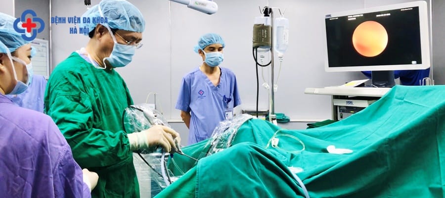 Kỹ thuật điều trị sỏi thận được thực hiện bởi các bác sĩ chuyên môn cao