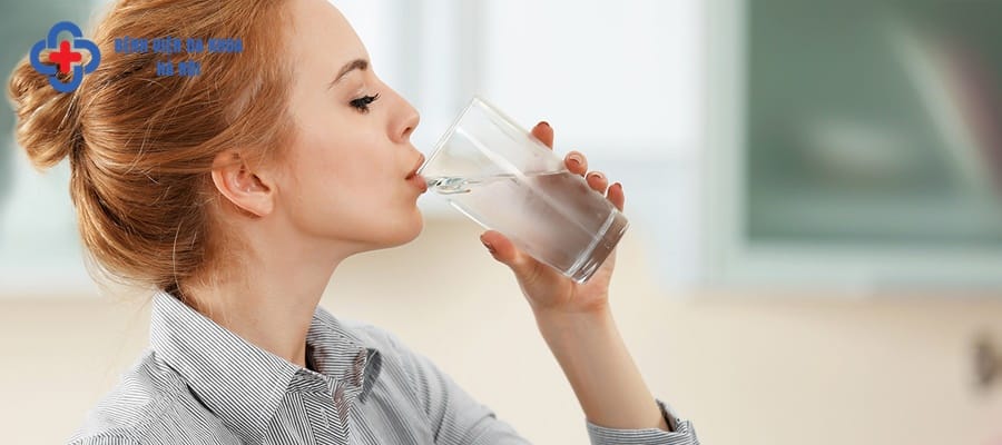 Người bệnh cần được bổ sung lượng nước đầy đủ mỗi ngày