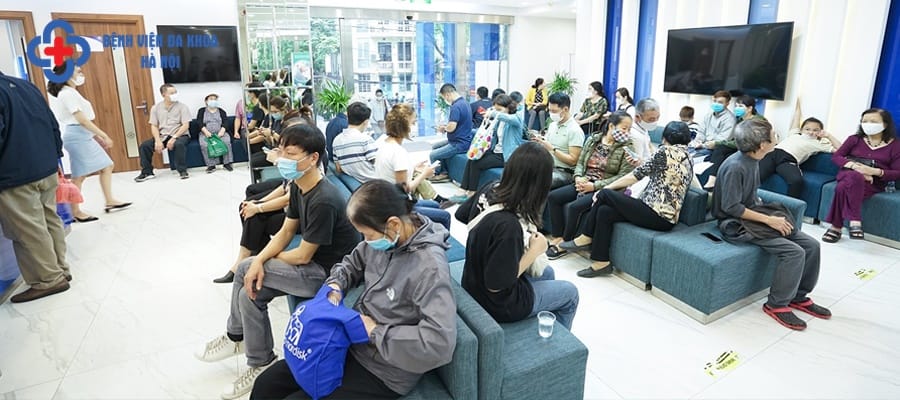 Người bệnh tới thăm khám tại Bệnh viện Đa khoa Hà Nội