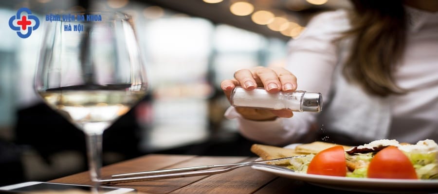 Người sỏi thận không nên ăn quá mặn