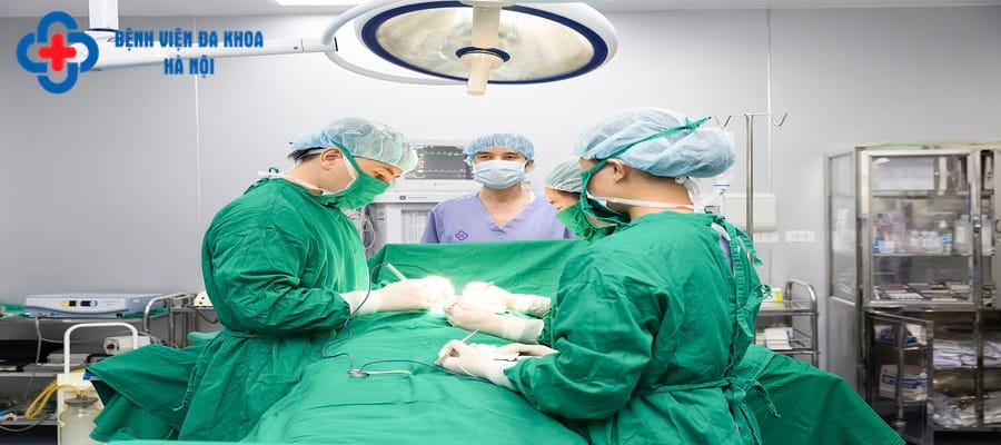 Quy trình tán sỏi được thực hiện bởi bác sĩ giàu kinh nghiệm