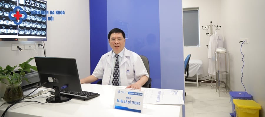 TS.BS Lê Sĩ Trung chuyên gia điều trị sỏi niệu quản