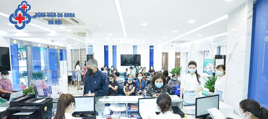 Người bệnh tin tưởng tới đăng ký khám tại Bệnh viện Đa khoa Hà Nội