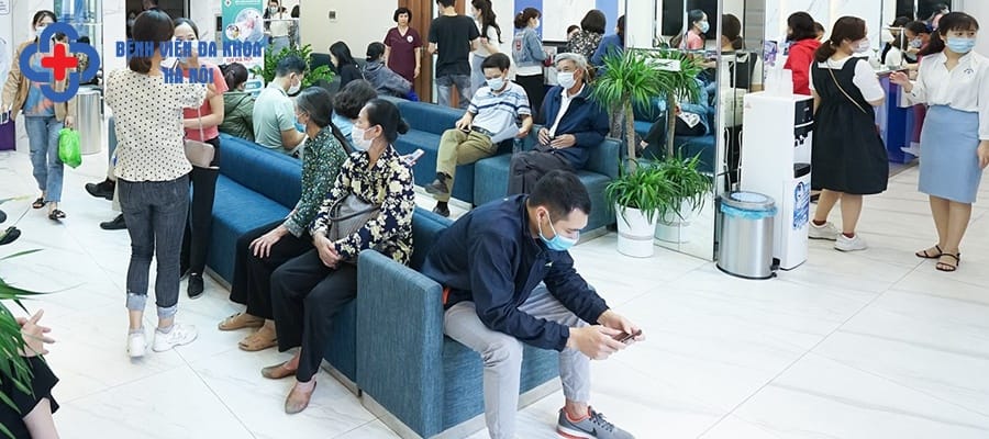 Người bệnh tới thăm khám tại Bệnh viện Đa khoa Hà Nội