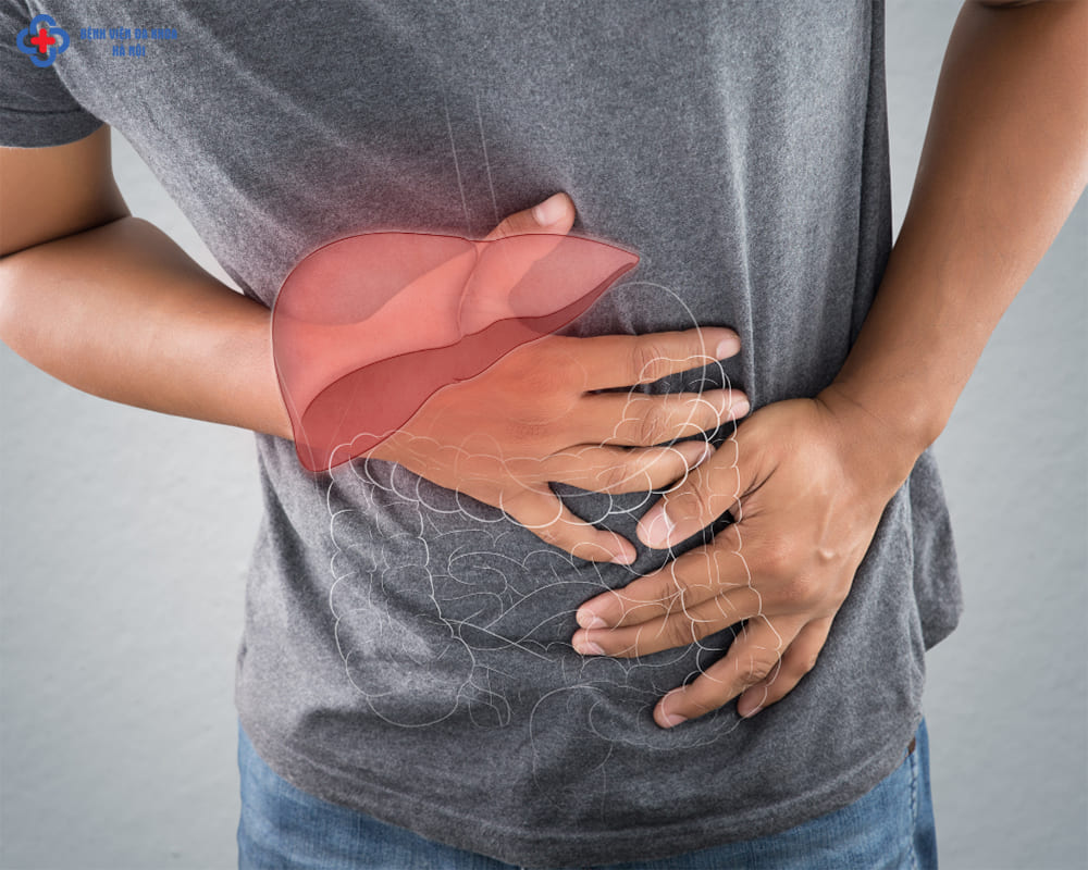 người bệnh bị nhiễm trùng do viêm gan sẽ xuất hiện những cơn đau nhói ở vùng bụng phía trên bên phải