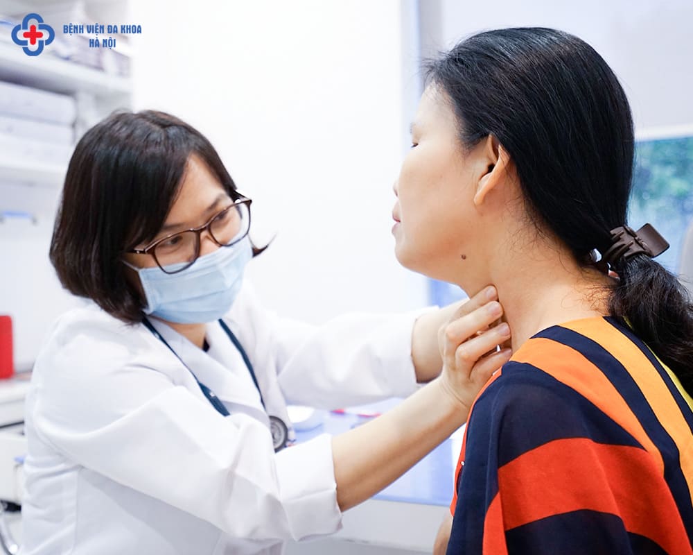 Các giai đoạn ung thư tuyến giáp được phân loại dựa vào TNM