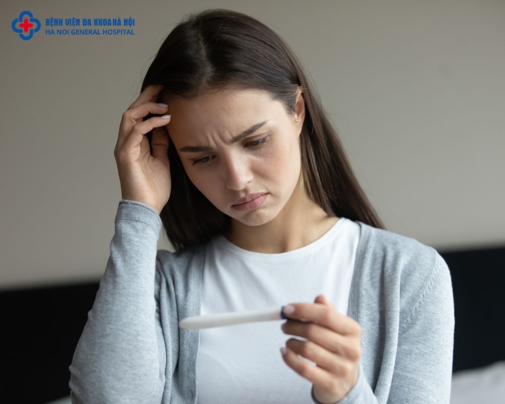 Hiếm muộn ở nữ là gì?