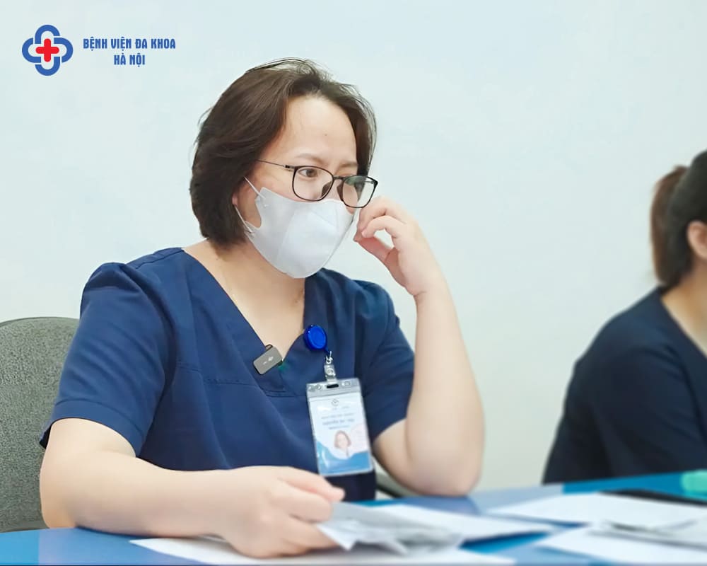 Trước khi tiêm thuốc, bệnh nhân luôn được các bác sĩ tư vấn kỹ lưỡng