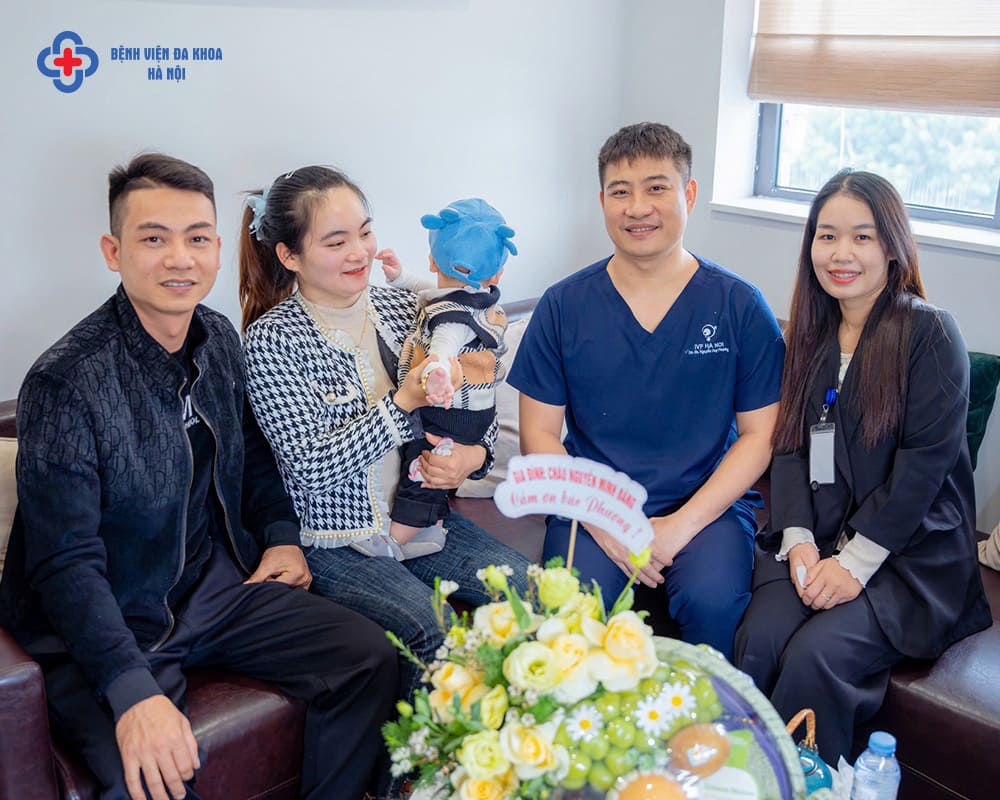 Gia đình hạnh phúc đón con yêu khi đến với IVF Hà Nội
